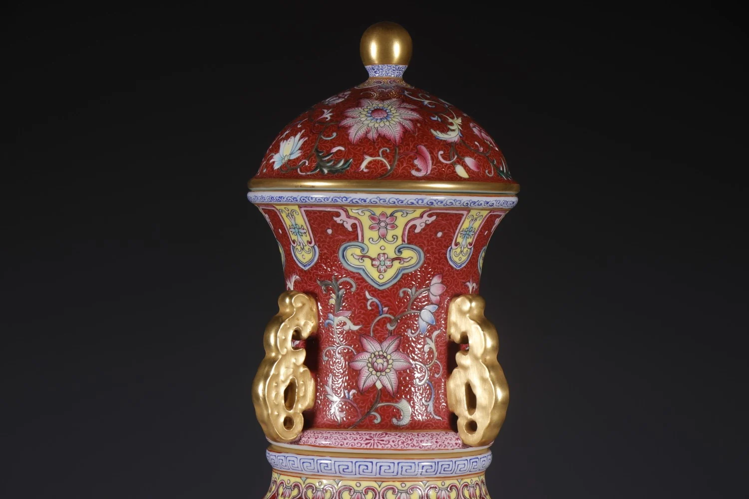 Upper neck and lid of the revolving vase with gilt floral decoration