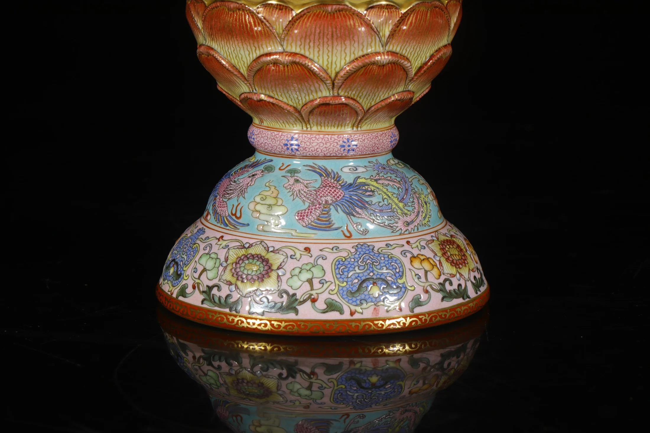 Jingdezhen famille rose incense burner pair, detail view 3