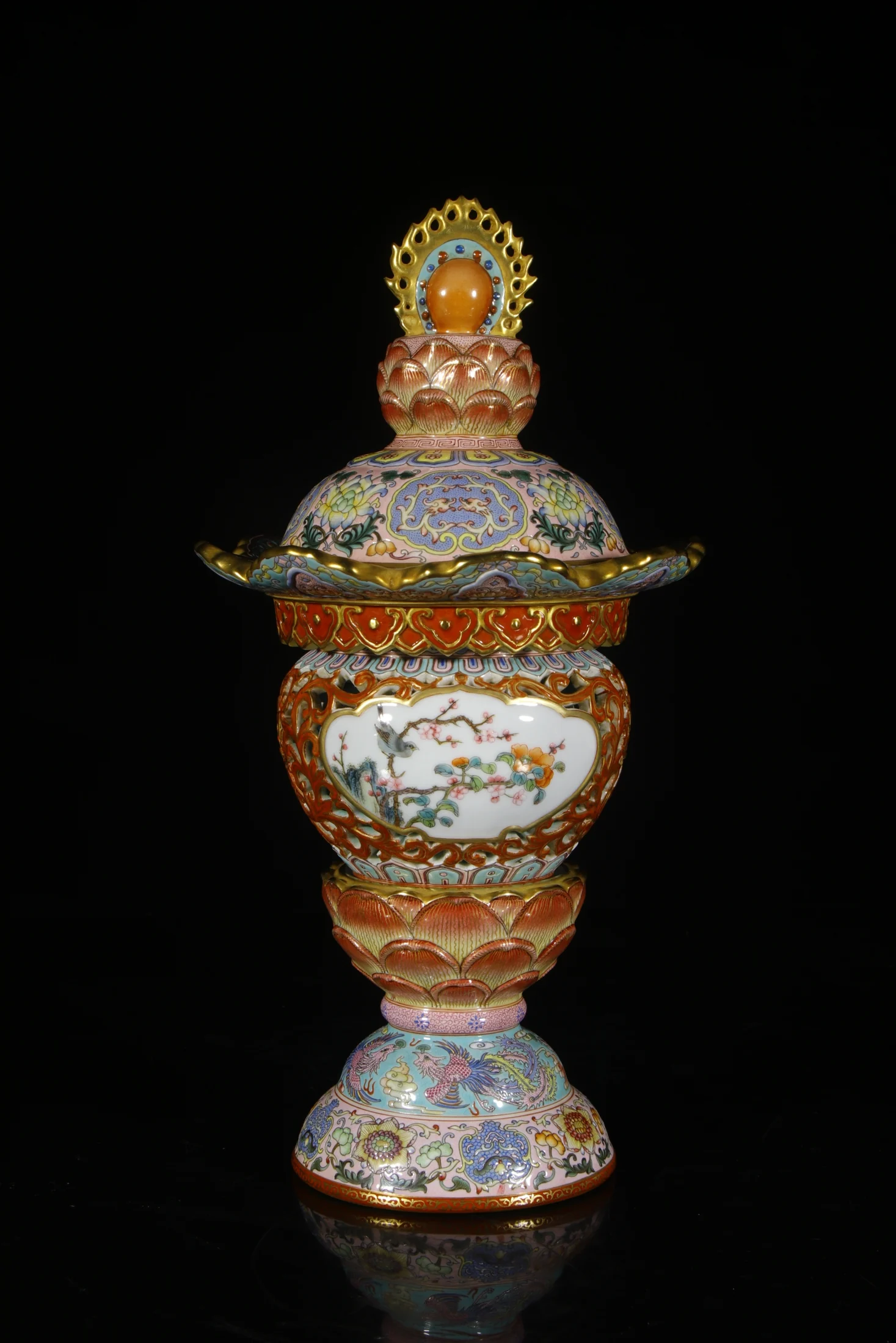 Jingdezhen famille rose incense burner pair, detail view 5