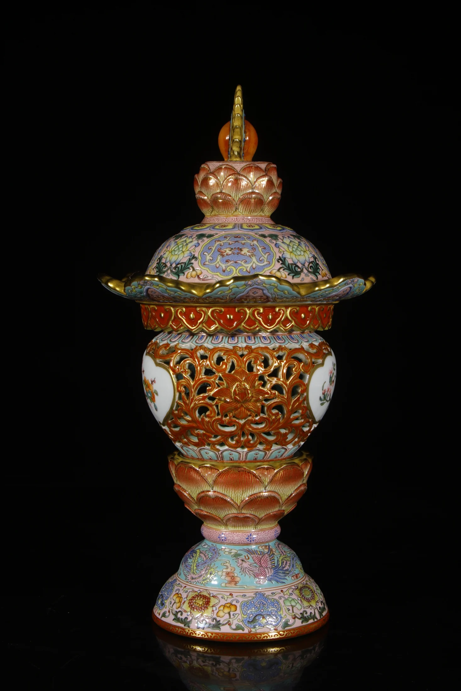 Jingdezhen famille rose incense burner pair, detail view 6