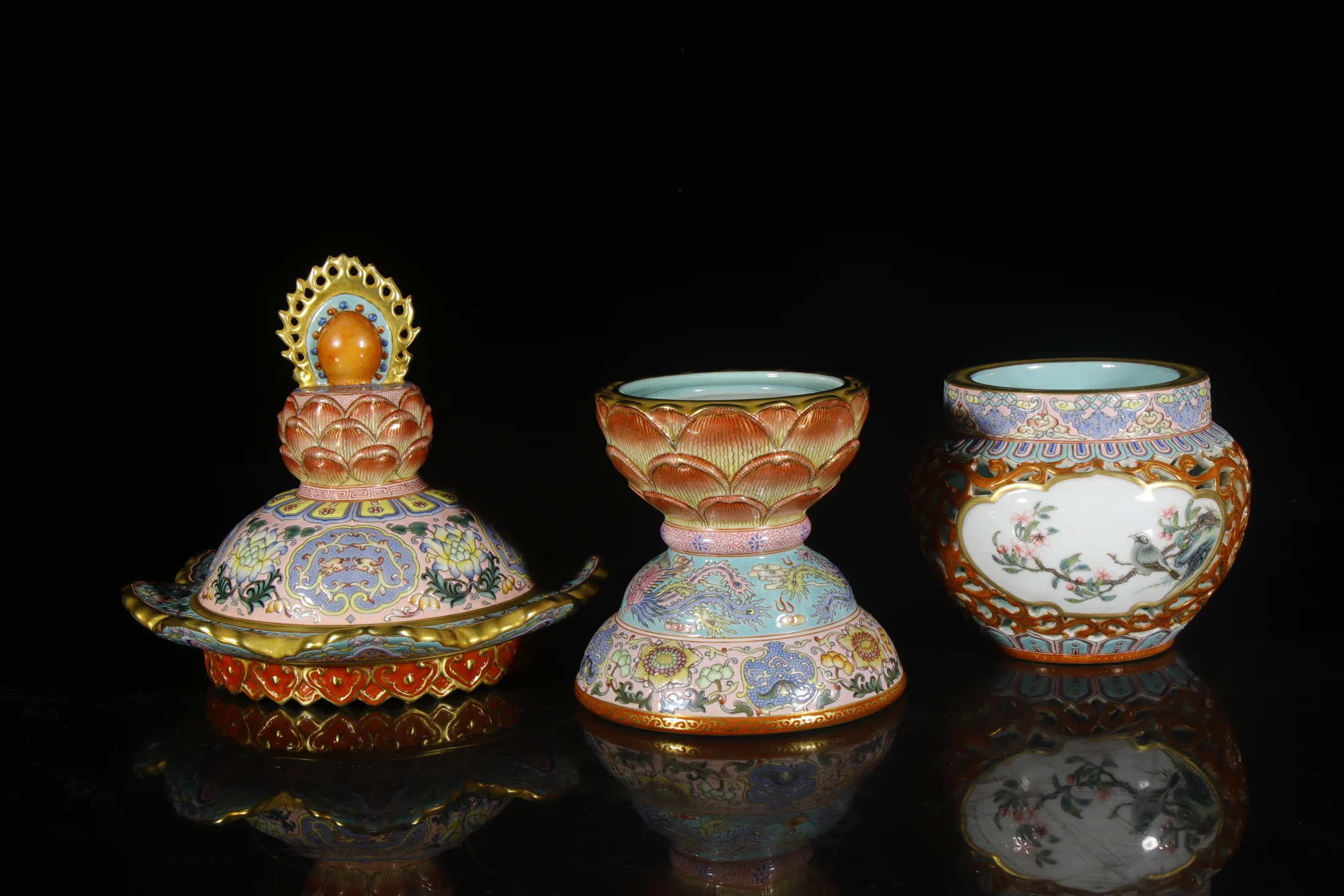 Jingdezhen famille rose incense burner pair, detail view 8